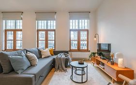 Huswell - Modern Apartment Located At Historical Main Square